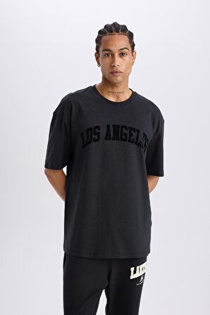 DeFactoFit NBA Los Angeles Lakers Oversize Geniş Kalıp Bisiklet Yaka Kısa Kollu Tişört D6714AX25SPBK82