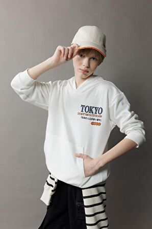 DeFacto Erkek Çocuk Oversize Geniş Kalıp Kapüşonlu Sırt Baskılı Sweatshirt D8495A825SPWT32