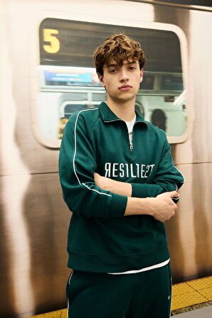 Boxy Fit Dik Yaka Fermuarlı Baskılı Sweatshirt