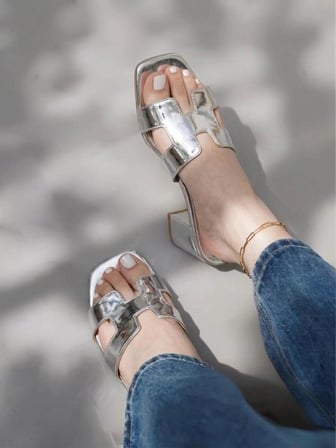 Moopimoda Kadın Gümüş Ayna Metalik H Bantlı Küt Burun Blok Topuklu Terlik