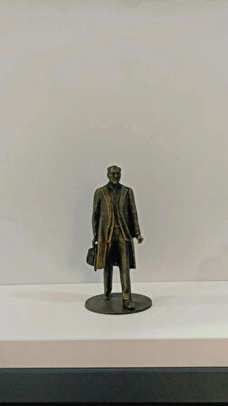 MUSTAFA KEMAL ATATÜRK. Heykeli şapkalı