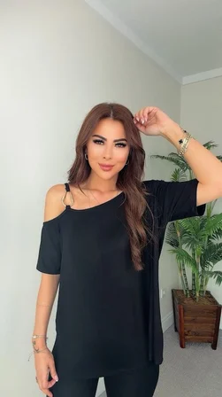 Kadın Kısa Kollu Tek Omuzdan Askılı Toka Detaylı Viskon Bluz