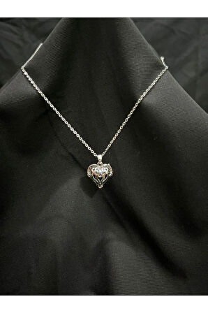 Parlak Taş Detaylı Kalp Şekilli Çelik Kolye