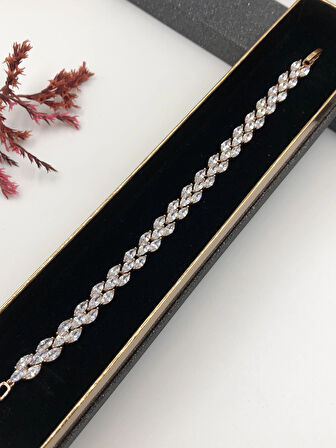 Şıklığın Tamamlayıcısı! Xuping Altın Renk Kadın Bileklik 14 K Gold Renk 17 Cm kutulu Renk Atmaz