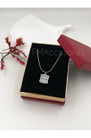 Çelik Kadın Kolye Paslanmaz Gümüş Renk Baget Taşlı 45 cm Antialerjik HEDİYE KUTULU