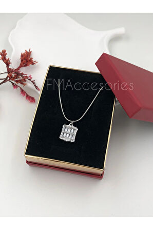 Çelik Kadın Kolye Paslanmaz Gümüş Renk Baget Taşlı 45 cm Antialerjik HEDİYE KUTULU