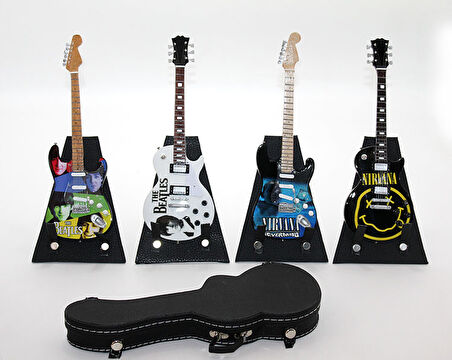 Çantalı Gitar Figürü