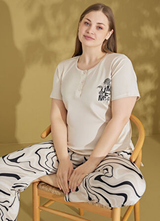 Kadın Desenli 3 Düğmeli Bisiklet Yaka Yazlık Pamuk Likra Büyük Beden Kısa Kol Pijama Takımı