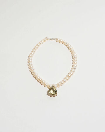 sade pearls kolye