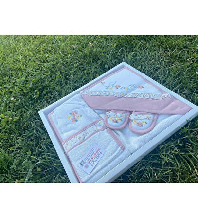 GAYE KIZ BEBEK ÇİÇEK NAKIŞLI BORNOZ HAVLU SETİ 4 PARÇA