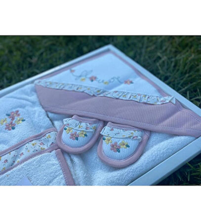 GAYE KIZ BEBEK ÇİÇEK NAKIŞLI BORNOZ HAVLU SETİ 4 PARÇA