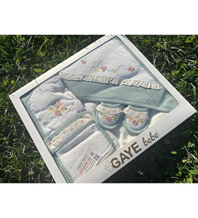 GAYE KIZ BEBEK ÇİÇEK NAKIŞLI BORNOZ HAVLU SETİ 4 PARÇA
