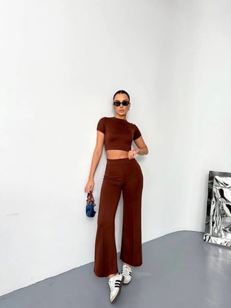 Gizers Giyim Osy Modal Yumuşak Dokulu Kumaş Kısa Kollu Crop Alt Ispanyol Paça Pantalon Ikili Takım - Kahverengi