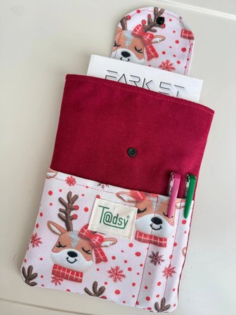 Geyik Desenli Kitap Kılıfı Şık ve Kitap Koruyucu Kılıf Cepli Çok Amaçlı Hediye 19x25 cm