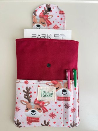 Geyik Desenli Kitap Kılıfı Şık ve Kitap Koruyucu Kılıf Cepli Çok Amaçlı Hediye 19x25 cm