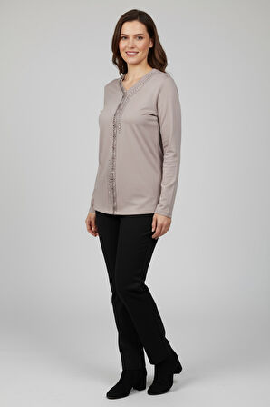 KADIN ÖNÜ KAPALI DÜĞME DETAYLI TAŞLI NERGİS MEVSİMLİK BLUZ