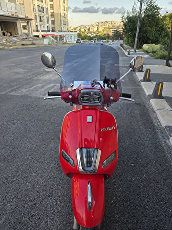 MOTOCAM Küba Grace 50 125 Ön Cam 2023-2025 Model 42cm Füme Renkli Elcikli APARATSIZDIR