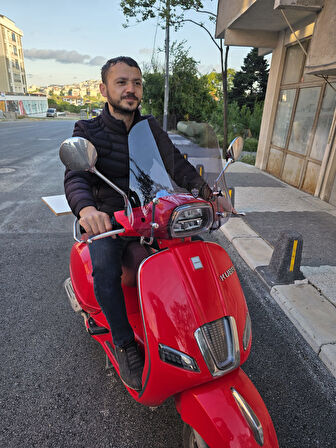 MOTOCAM Küba Grace 50 125 Ön Cam 2023-2025 Model 42cm Füme Renkli Elcikli APARATSIZDIR
