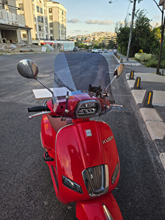 MOTOCAM Küba Grace 50 125 Ön Cam 2023-2025 Model 42cm Füme Renkli Elcikli APARATSIZDIR