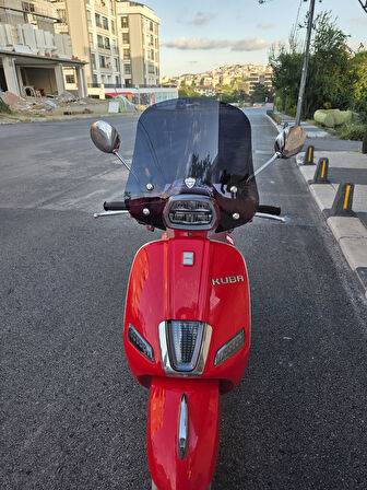 MOTOCAM Küba Grace 50 125 Ön Cam 2023-2025 Model 42cm Siyah Renkli Elcikli APARATSIZDIR