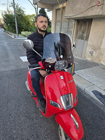 MOTOCAM Küba Grace 50 125 Ön Cam 2023-2025 Model 42cm Siyah Renkli Elcikli APARATSIZDIR