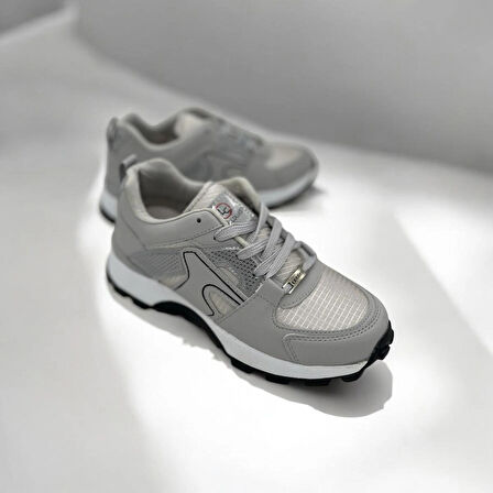 KADIN GÜNLÜK KONFORLU VE ŞIK SNEAKER