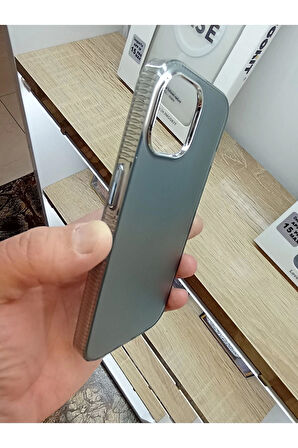 İPhone 15 Uyumlu Hologramlı Mor Kılıf Tuşları Metal Darbe Korumalı Kapak