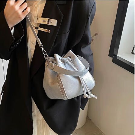 Silver  Fermuar Detaylı Kova Çanta