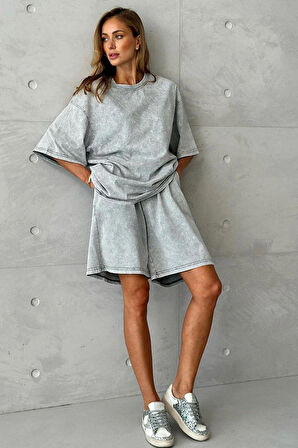 Kadın Yıkamalı Oversize Tişört ve Şort Takımı – Açık Gri