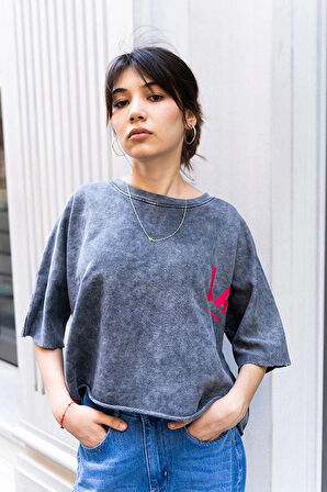 Yıkamalı Oversize La Yazılı Kadın Tişört