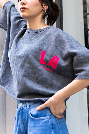 Yıkamalı Oversize La Yazılı Kadın Tişört