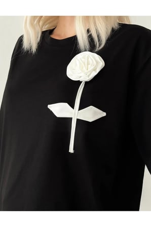 Lenithra Beyaz Gül Detaylı İşlemeli Kadın Siyah Oversize T-shirt Günlük & Şık Kombin Siyah / M