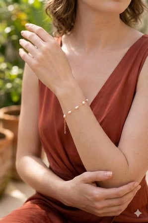 Kadın Gold Zincirli İnci Bileklik - Minimalist İnci Boncuk Tasarım