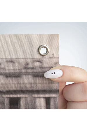 Carmen Sokakta Bir Su Birikintisinin Üzerinden Şemsiyeyle Atlıyor Duvar Örtüsü - Halısı-5286