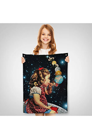 Galaksiler İle Oynayan Kız Çocuğu Duvar Örtüsü - Halısı-6042
