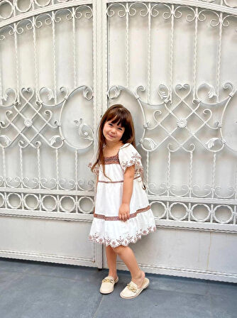 Kız Çocuk Nakış Ve Dantel Detaylı Pamuklu Yazlık Beyaz Elbise