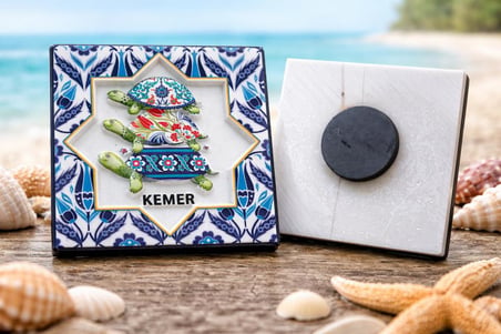 Kemer Kaplumbağa Desenli Çini Magnet – 7x7 cm Turistik Hediyelik Buzdolabı Magneti