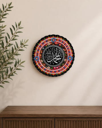 Allah Muhammed Yazılı Çini Tabak 25.5 Cm Dekoratif Masa Üstü El Yapımı Duvar Dekoru 