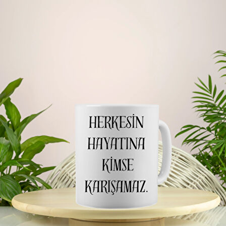 Herkesin Hayatına Kimse Karışamaz - Komik Yazı Baskılı Seramik Kupa Bardak