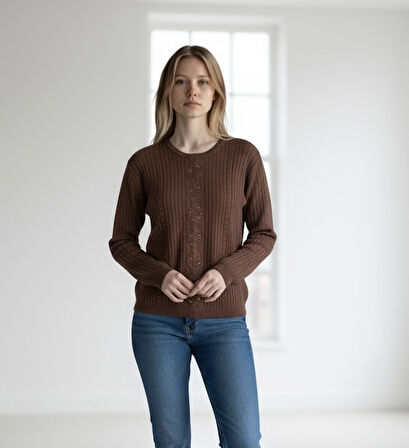 KADIN ÖNÜ TAŞLI KENDİNDEN DESENLİ SIFIR YAKA BLUZ