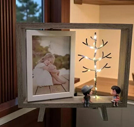 Ahşap Çerçeveli Çift Taraflı Işıklı Masaüstü Fotoğraf Çerçevesi (26.5x23.6 cm