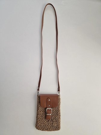 El Örgüsü Kapaklı Kahverengi Telefon Çantası
