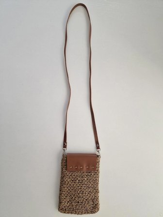 El Örgüsü Kapaklı Kahverengi Telefon Çantası