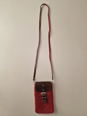 El Örgüsü Kapaklı Kırmızı Telefon Çantası