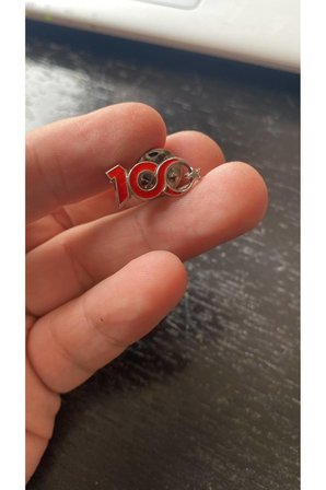 100. Yıl (Yüzüncü Yıl Rozeti) Metal Yaka Rozeti 1 adet gümüş zemin kırmızı