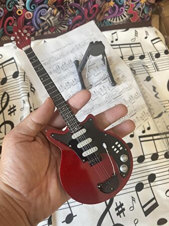 Elektro Gitar El Yapımı Ahşap Minyatür Hediyelik Biblo 25 cm Queen Freddie Mercury 