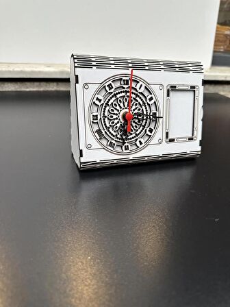 fotoğraf çerçeveli masa üstü ahşap saat