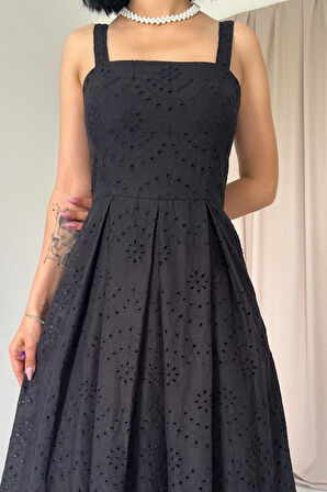 buğrahayalin Siyah Askılı Aparatlı Brode Elbise