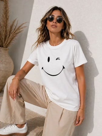 buğrahayalin Minimal Gülümseyen Yüz Baskılı Tişört Kısa Kol Yazlık T-Shirt - Beyaz