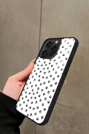 Apple iPhone 11 Pro Max Uyumlu Siyah-Beyaz Kedi Patisi Tasarımlı Parlak Silikon Kılıf